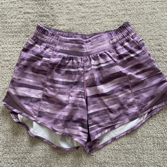 Lululemon Hotty Hot Short II (4") - Picture 1 of 5